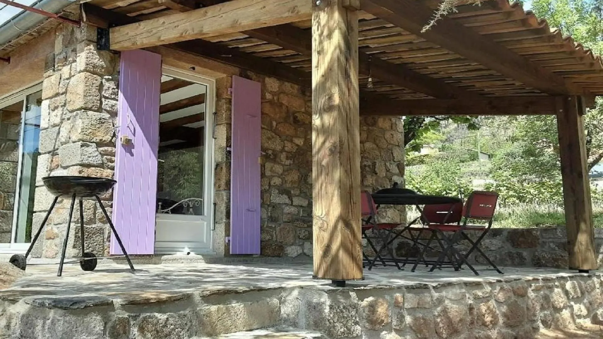 Charming Stone House With Shared Pool, Chambonas Villa 0*,  France